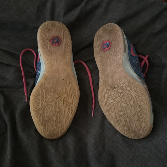 Basketball shoes - Picture 4 of 4